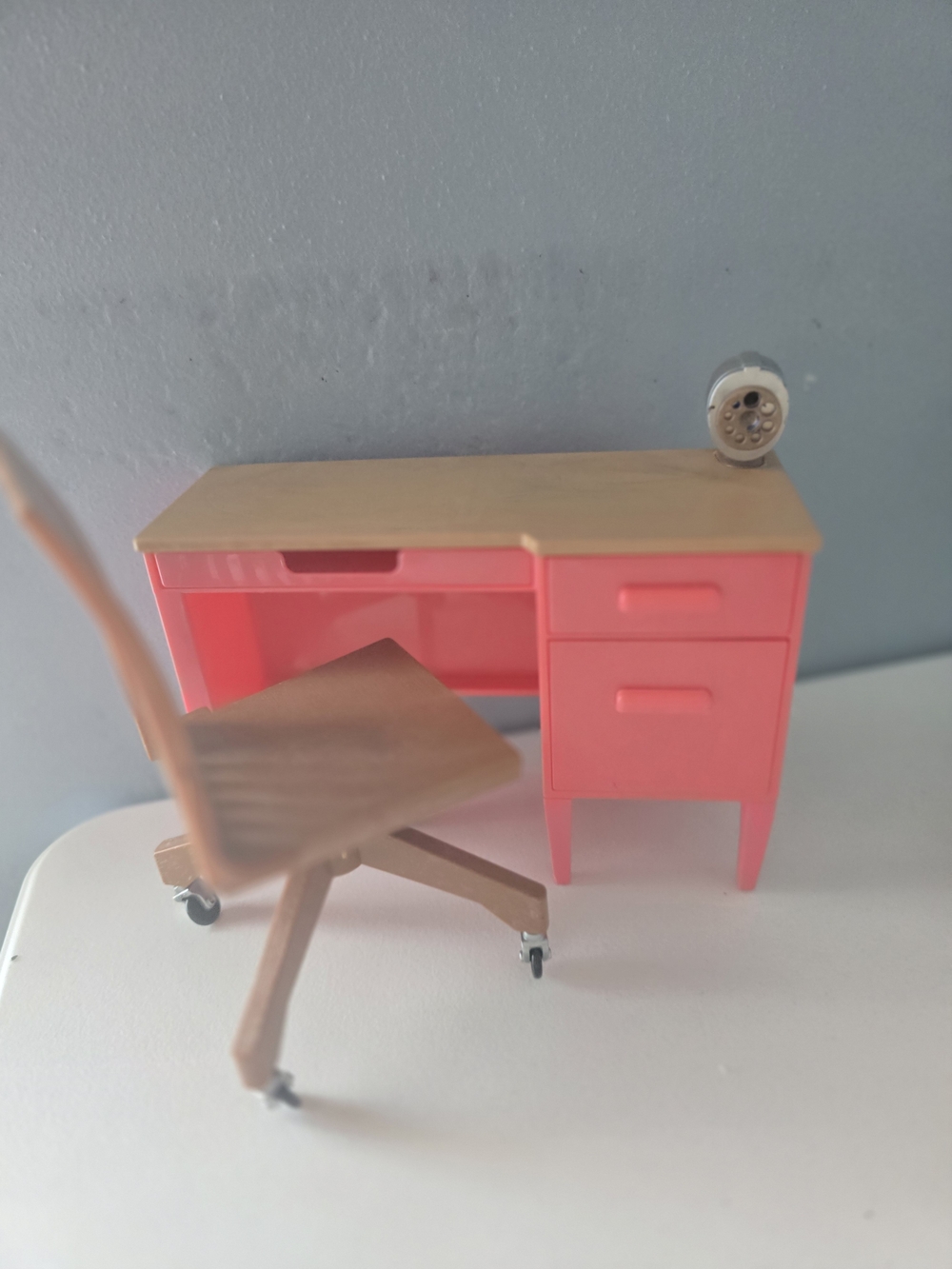 Generation DOLL SCHOOL Teacher Desk W/ PENCIL SHARPNER AMERICAN DOLL